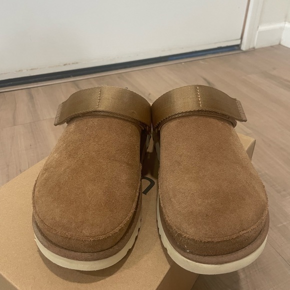 UGG Women’s Goldenstar Clog - Picture 3 of 5